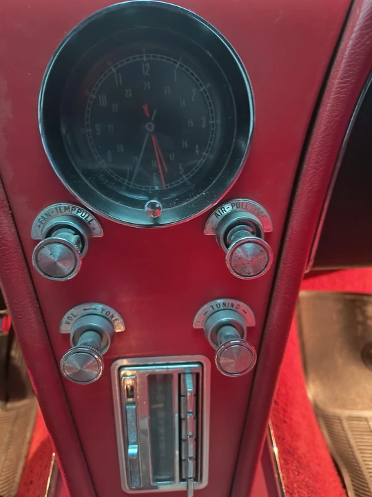 1965 Chevrolet Corvette C2 - Image 23 of 31