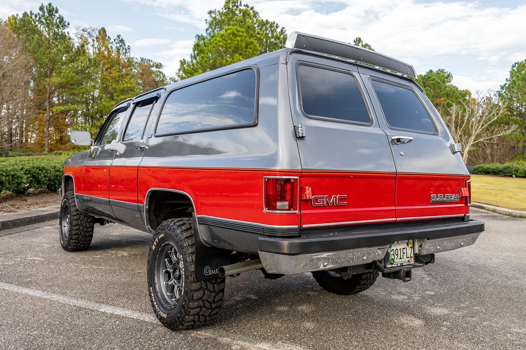 1990 GMC Suburban 7th Gen - Image 12 of 31