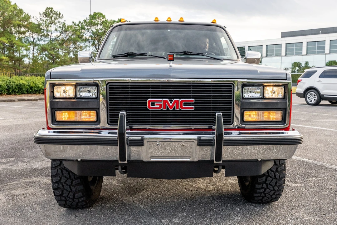 1990 GMC Suburban 7th Gen - Image 5 of 31