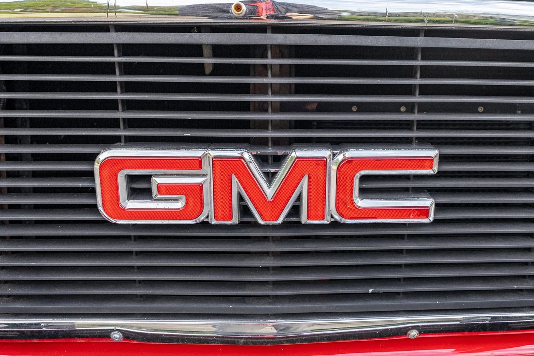 1990 GMC Suburban 7th Gen - Image 25 of 31