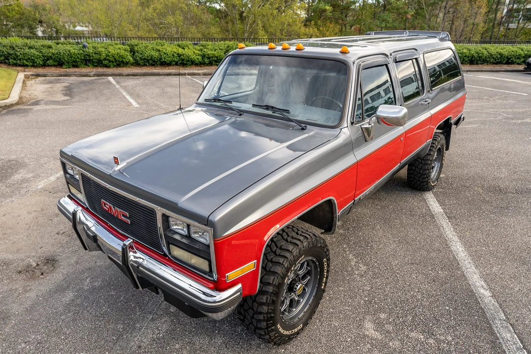 1990 GMC Suburban 7th Gen - Image 2 of 31