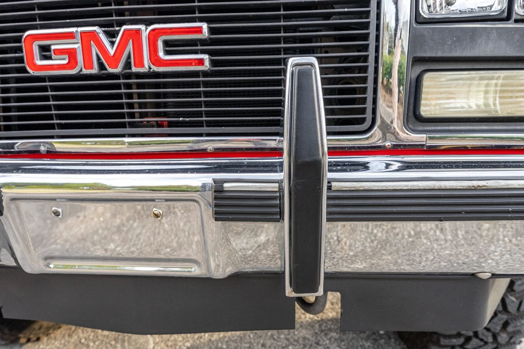 1990 GMC Suburban 7th Gen - Image 20 of 31