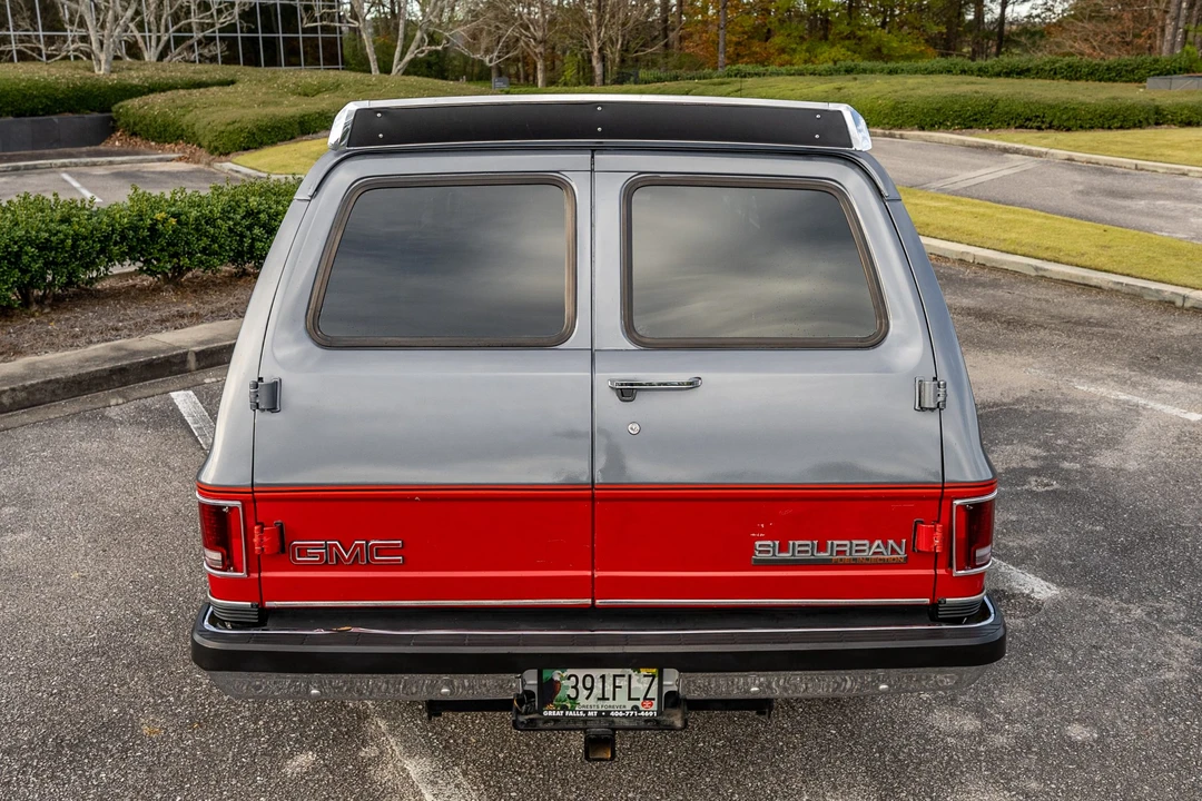 1990 GMC Suburban 7th Gen - Image 14 of 31