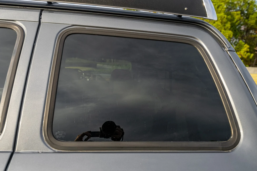 1990 GMC Suburban 7th Gen - Image 31 of 31