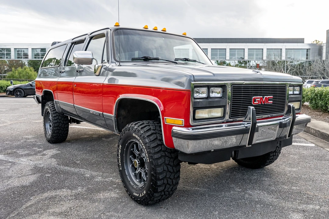 1990 GMC Suburban 7th Gen - Image 7 of 31