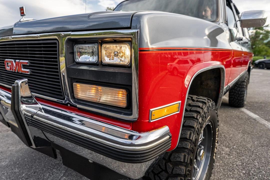 1990 GMC Suburban 7th Gen - Image 18 of 31