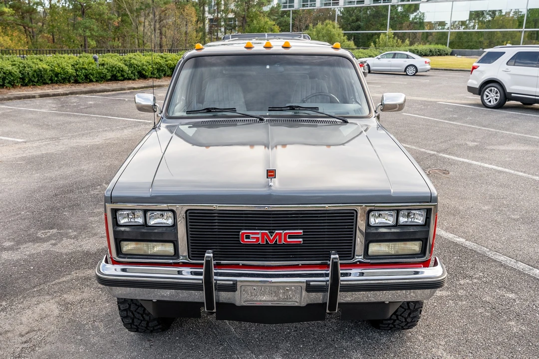 1990 GMC Suburban 7th Gen - Image 6 of 31