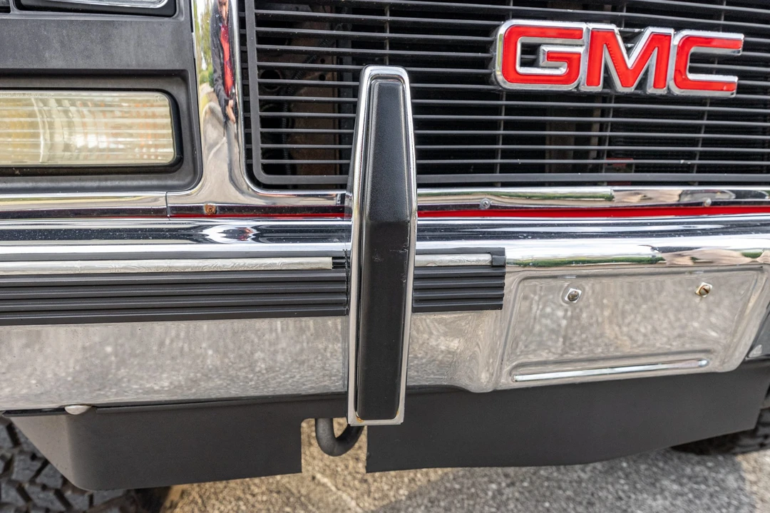 1990 GMC Suburban 7th Gen - Image 19 of 31