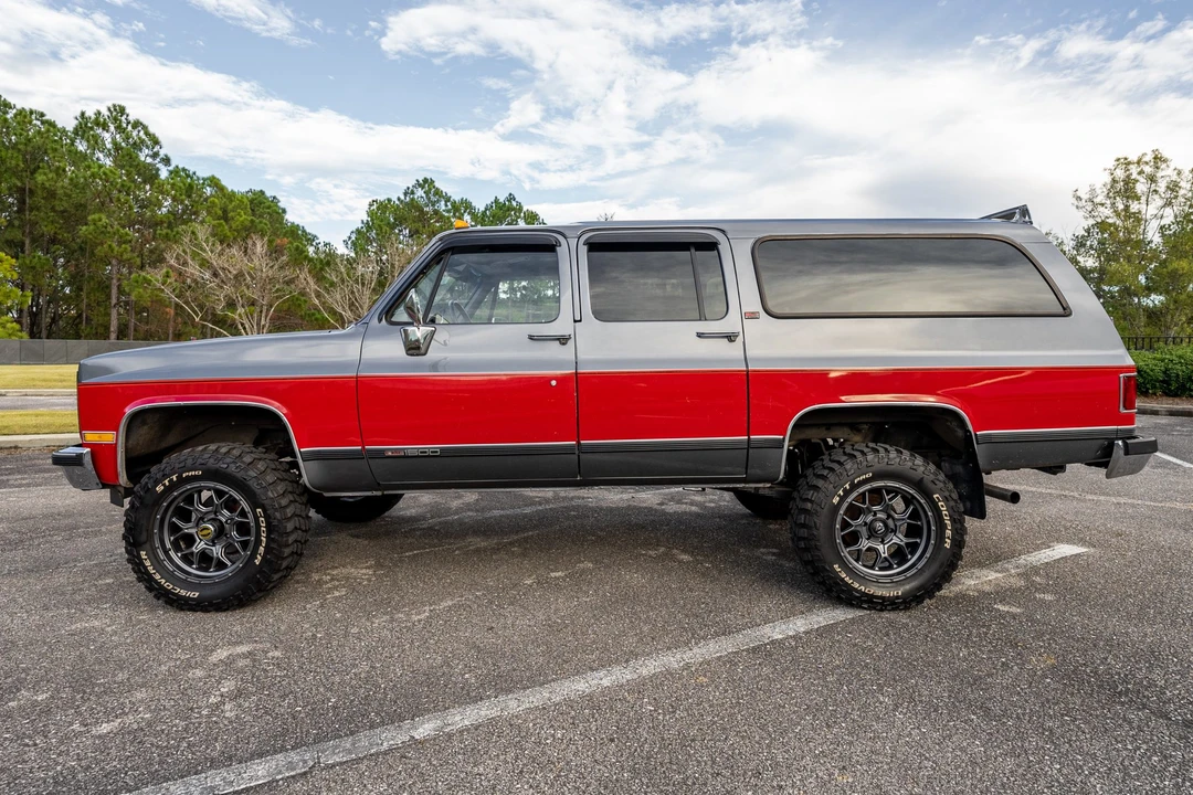 1990 GMC Suburban 7th Gen - Image 13 of 31