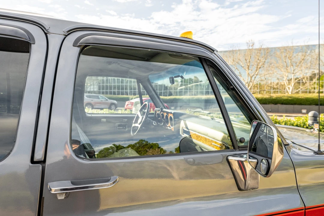 1990 GMC Suburban 7th Gen - Image 29 of 31