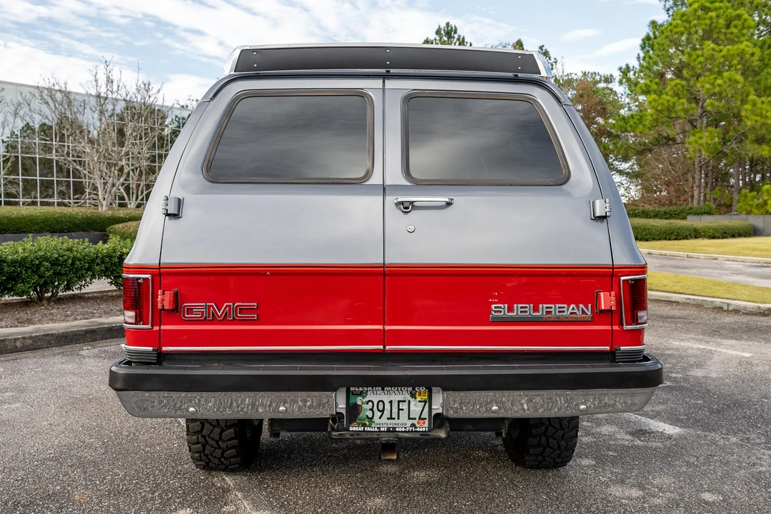 1990 GMC Suburban 7th Gen - Image 11 of 31
