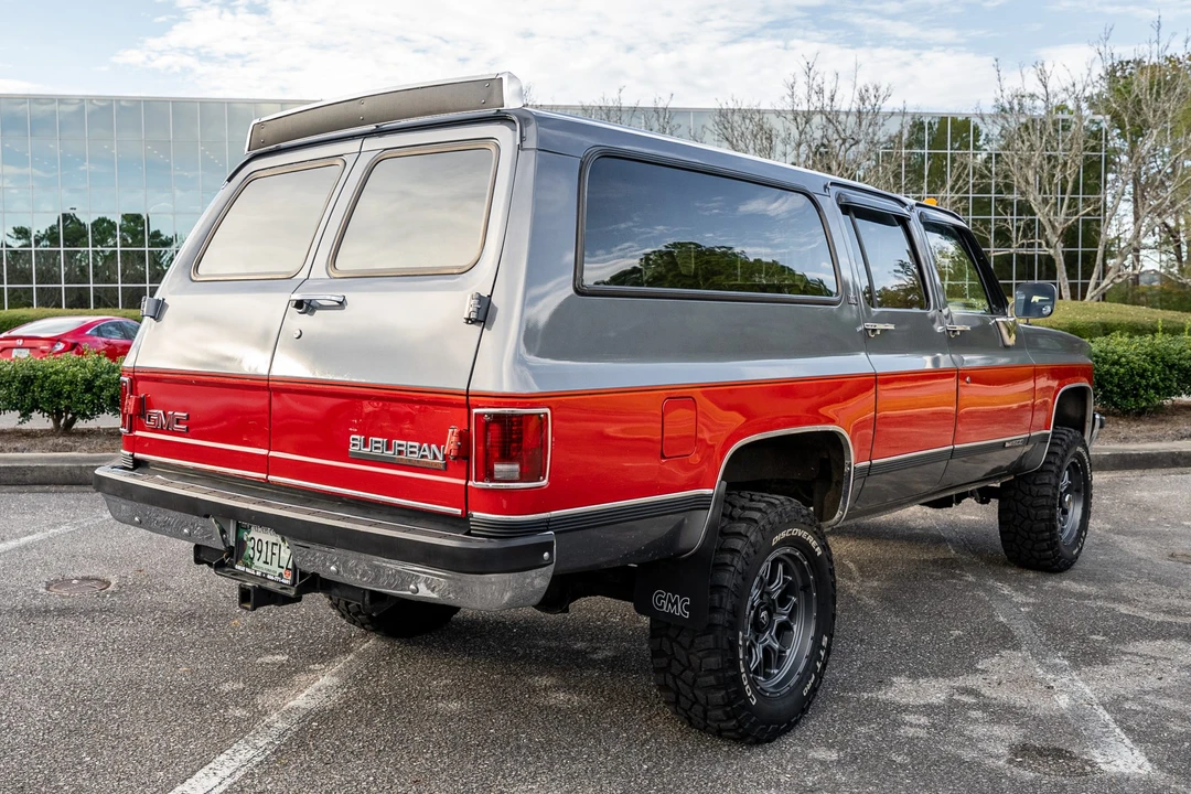 1990 GMC Suburban 7th Gen - Image 10 of 31