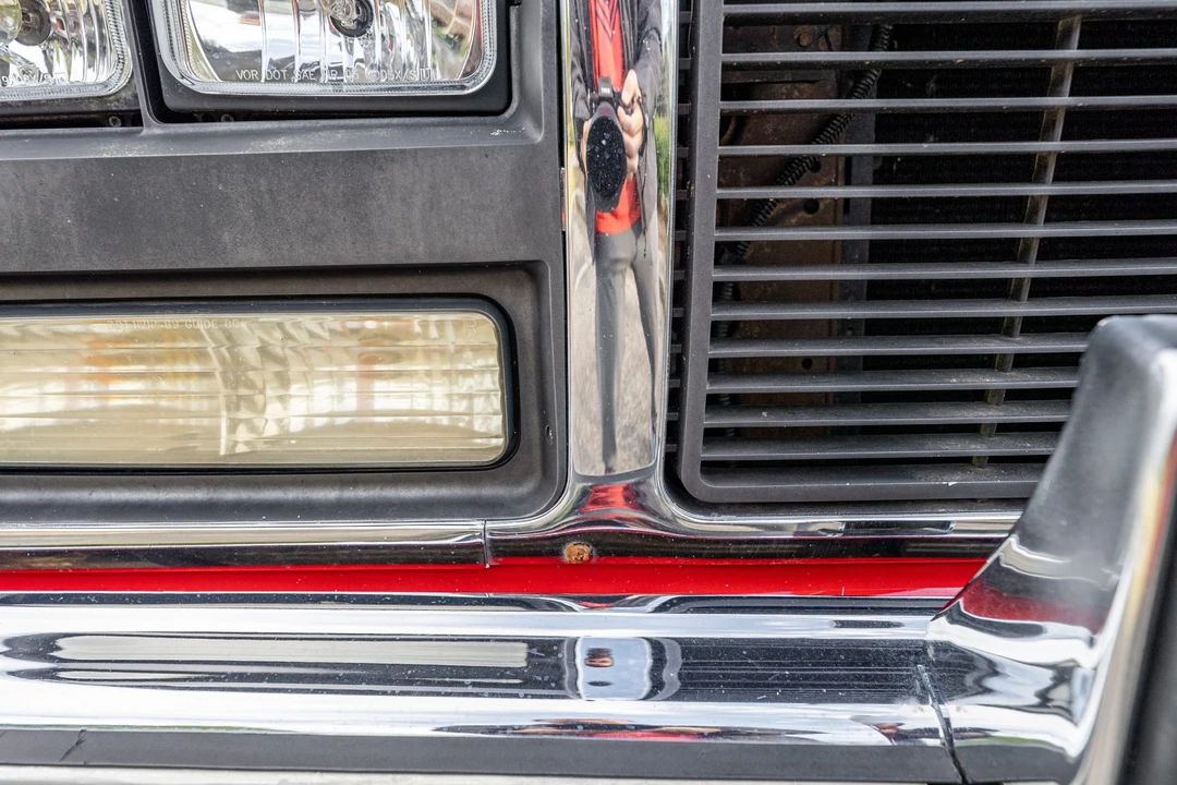1990 GMC Suburban 7th Gen - Image 23 of 31