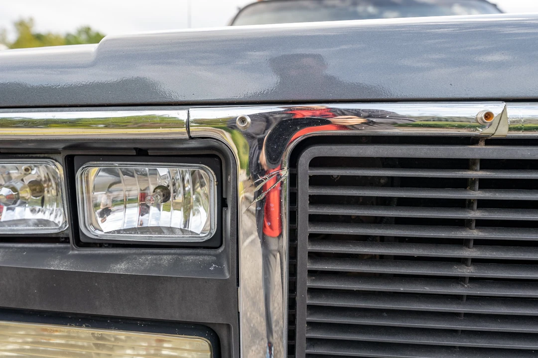 1990 GMC Suburban 7th Gen - Image 21 of 31