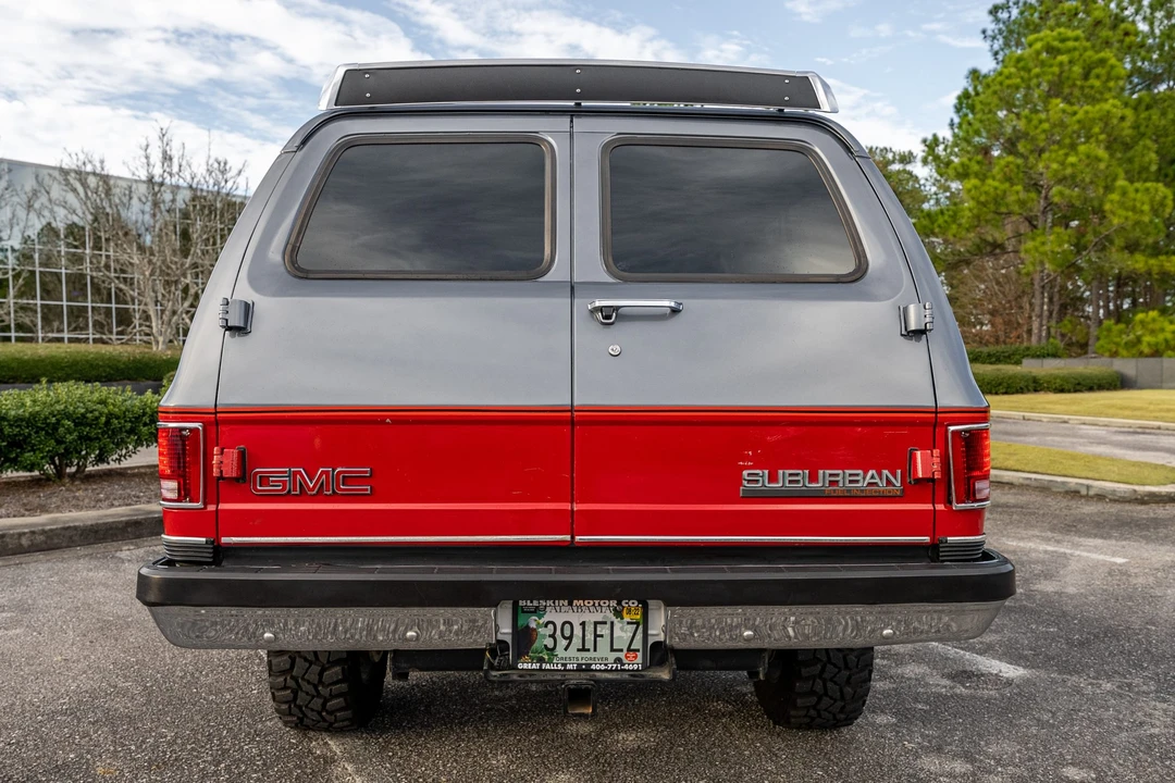 1990 GMC Suburban 7th Gen - Image 15 of 31
