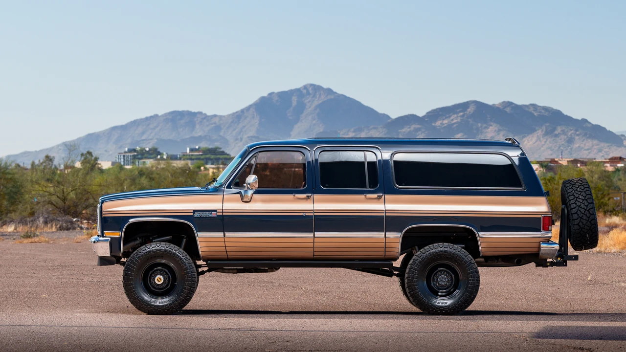 1987 GMC Suburban 7th Gen - Image 16 of 31