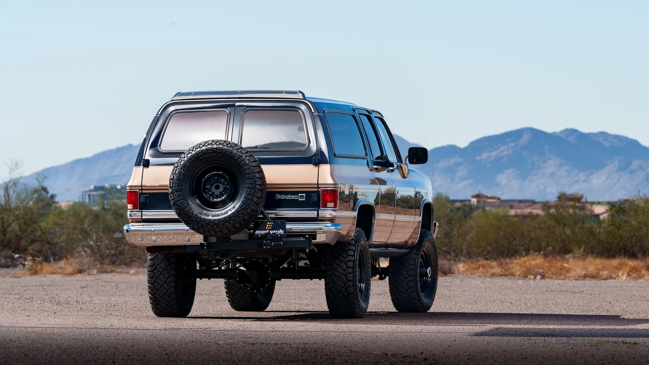 1987 GMC Suburban 7th Gen - Image 20 of 31