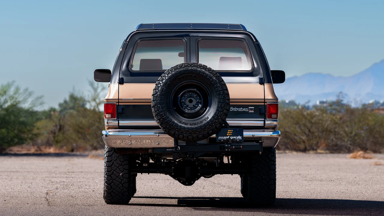1987 GMC Suburban 7th Gen - Image 28 of 31