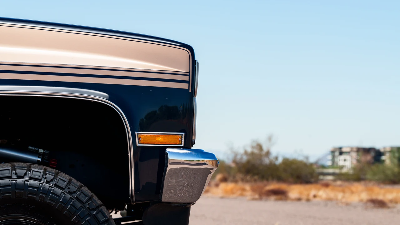 1987 GMC Suburban 7th Gen - Image 30 of 31