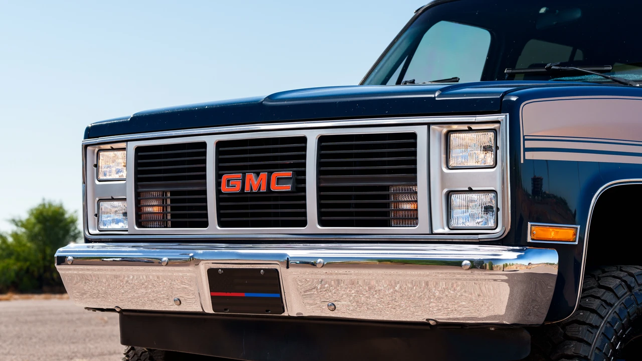 1987 GMC Suburban 7th Gen - Image 31 of 31