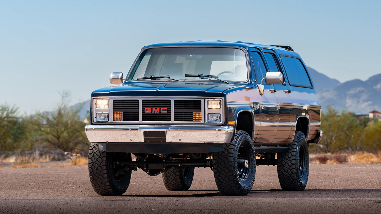 1987 GMC Suburban 7th Gen - Image 8 of 31