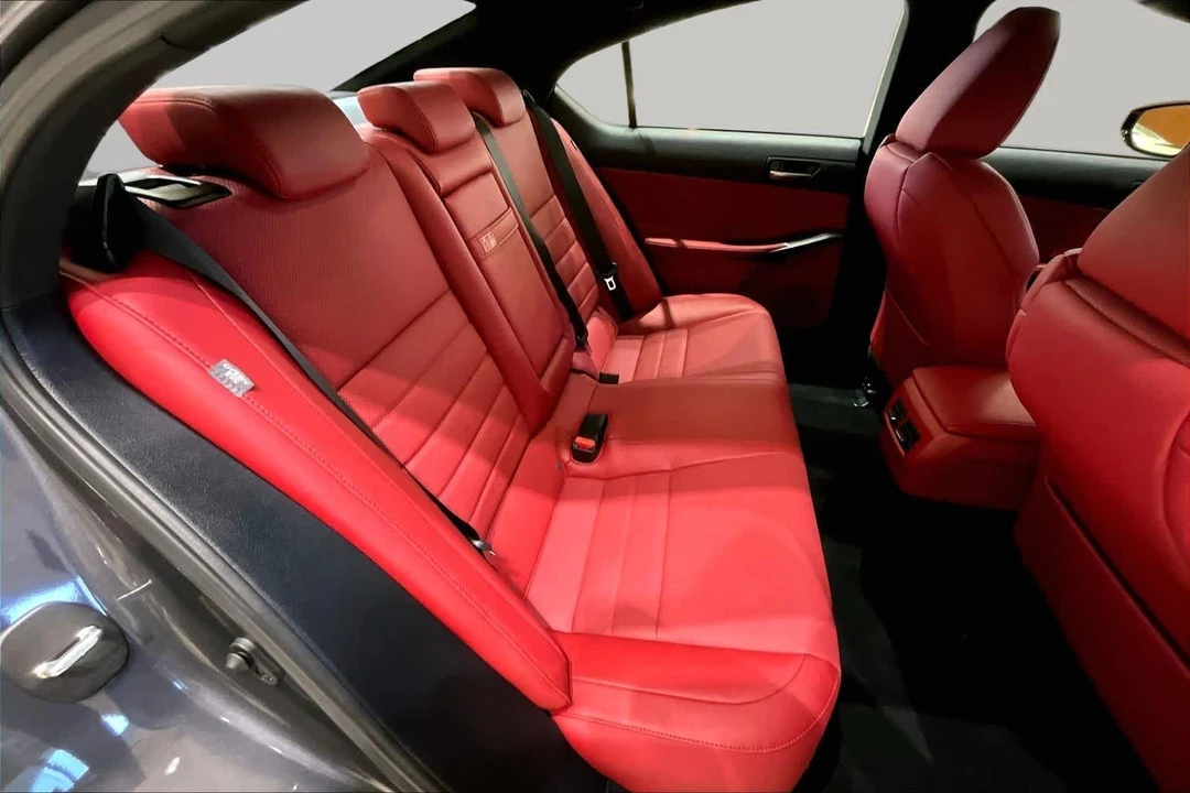 2023 Lexus IS 3rd Gen - Image 19 of 31