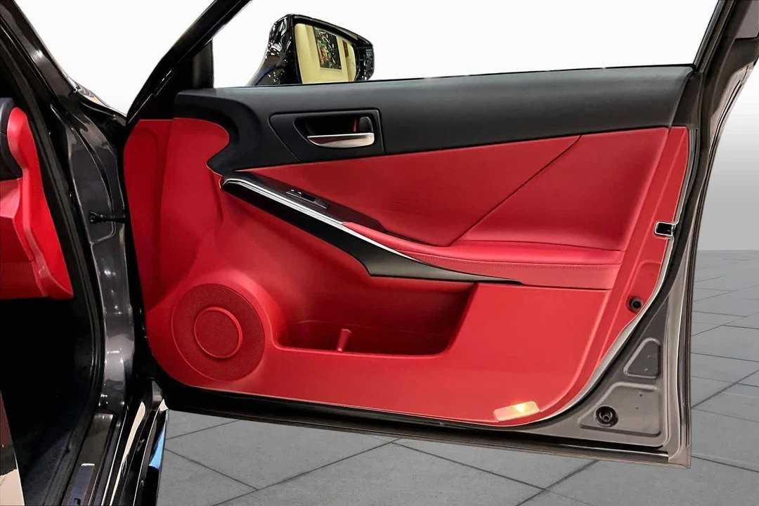 2023 Lexus IS 3rd Gen - Image 21 of 31