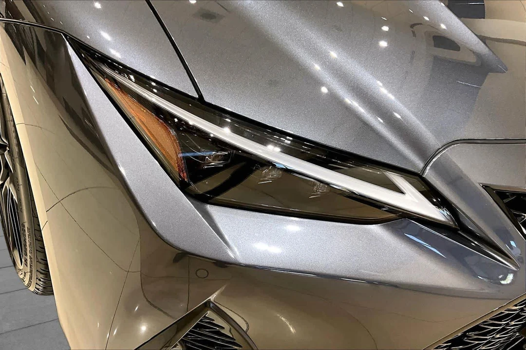 2023 Lexus IS 3rd Gen - Image 26 of 31
