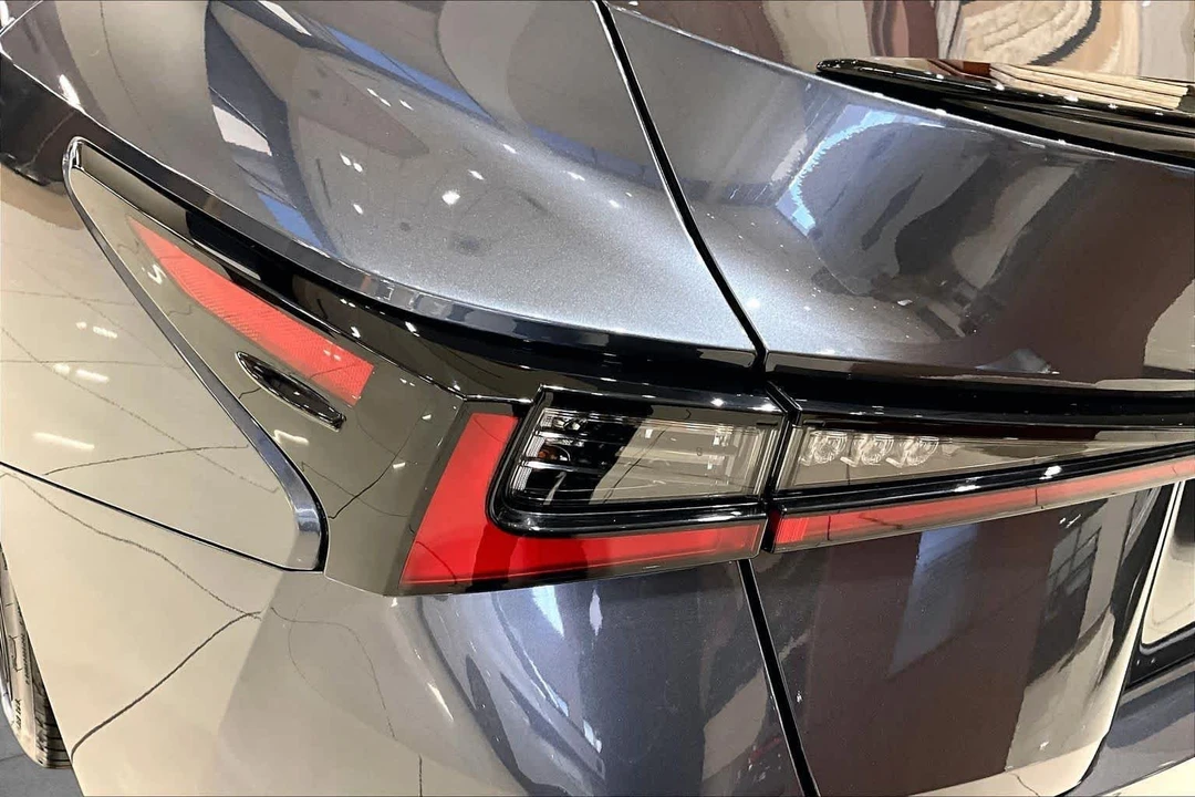 2023 Lexus IS 3rd Gen - Image 27 of 31