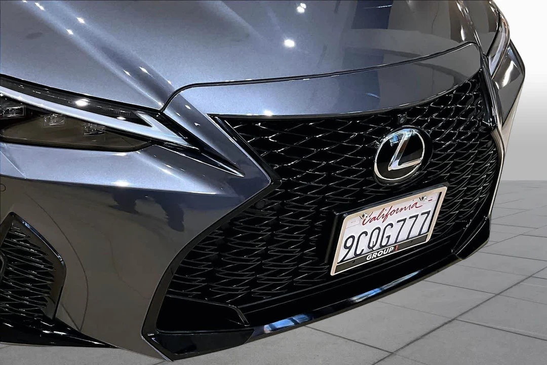 2023 Lexus IS 3rd Gen - Image 28 of 31
