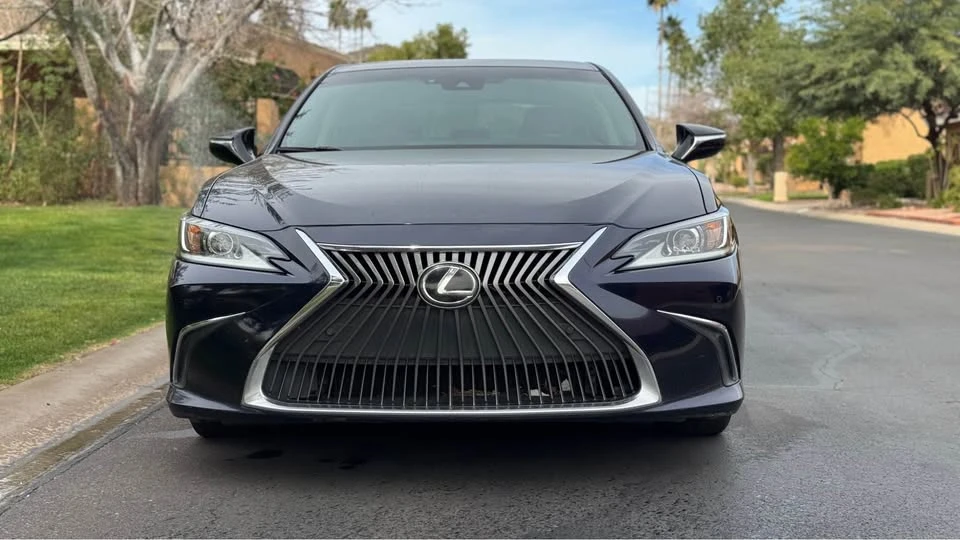 2020 Lexus ES 7th Gen - Image 2 of 6