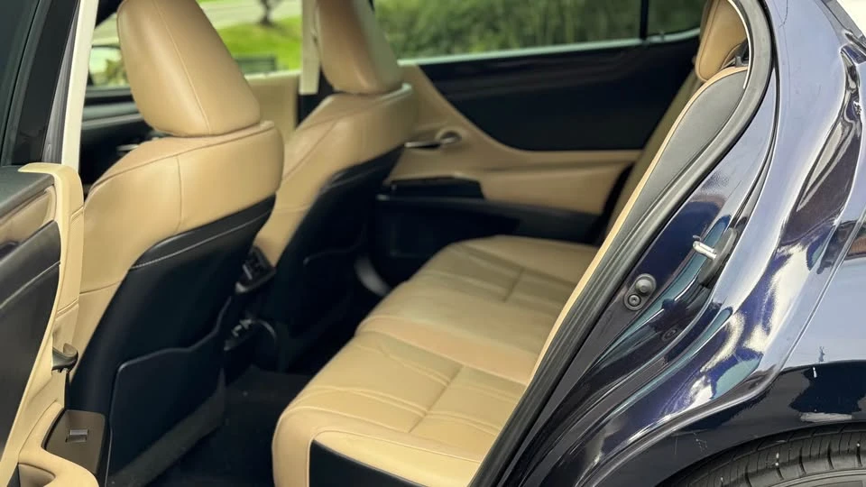 2020 Lexus ES 7th Gen - Image 6 of 6
