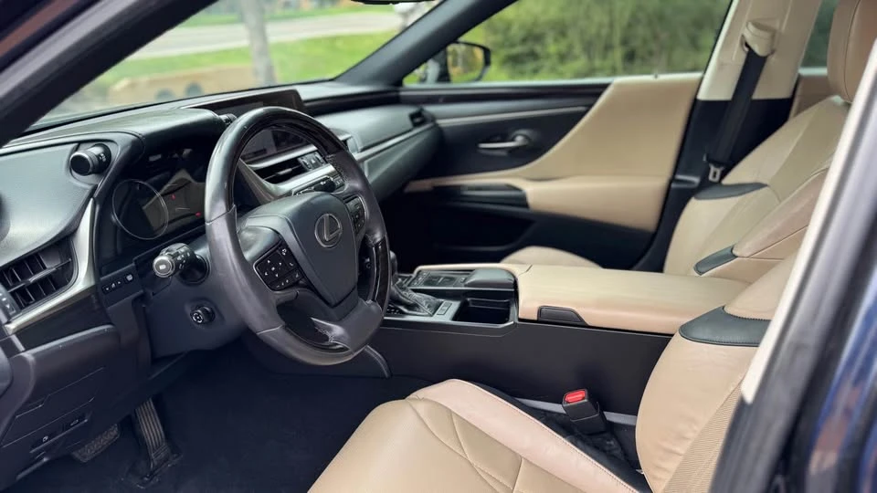 2020 Lexus ES 7th Gen - Image 5 of 6
