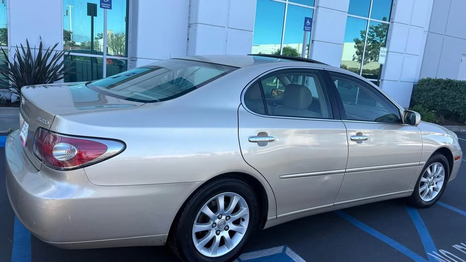 2004 Lexus ES 4th Gen - Image 4 of 10