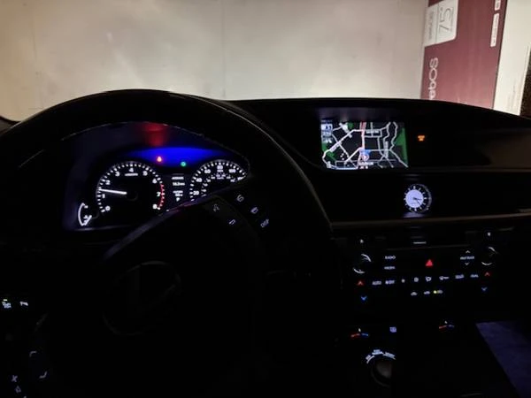 2013 Lexus ES 6th Gen - Image 11 of 17