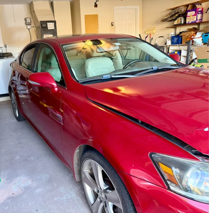 Lexus IS - Image 2 of 10