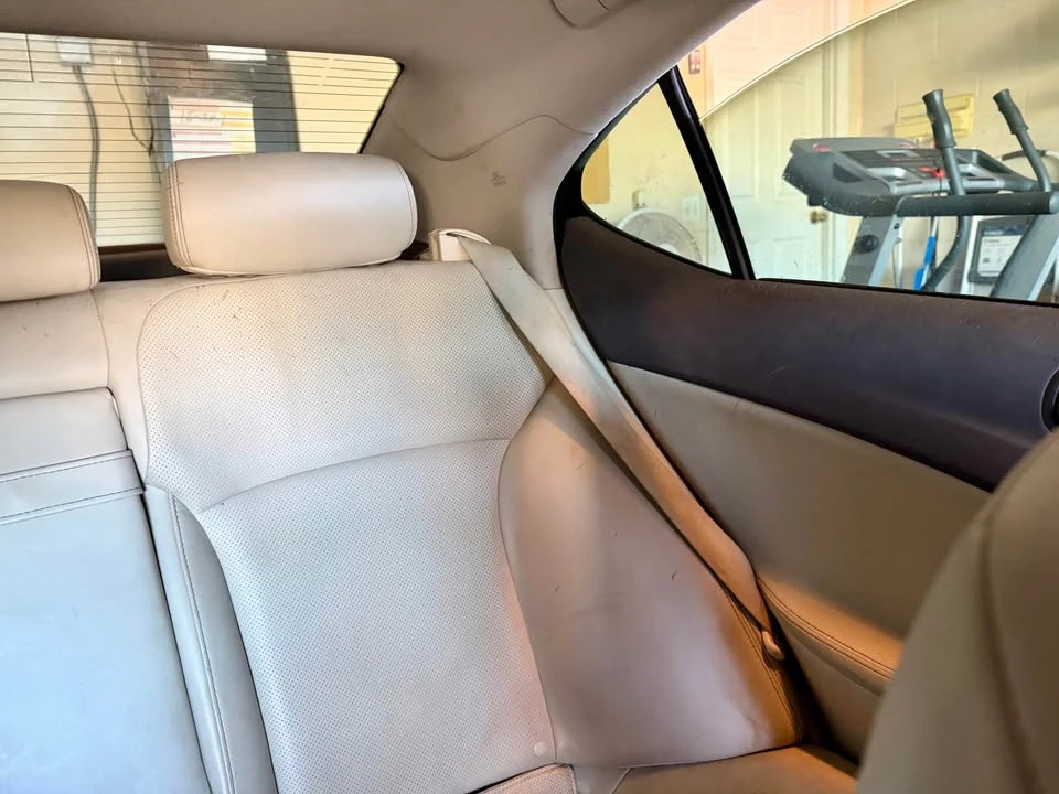 Lexus IS - Image 10 of 10