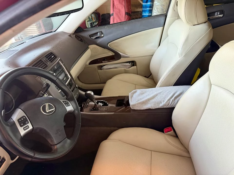 Lexus IS - Image 5 of 10