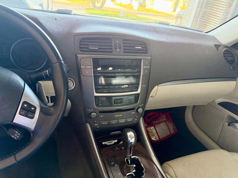 Lexus IS - Image 6 of 10