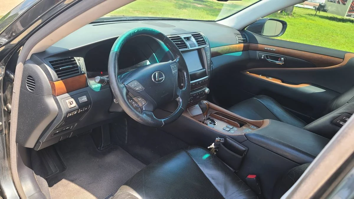 2011 Lexus LS 4th Gen - Image 7 of 9