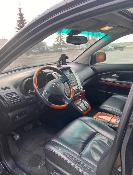2004 Lexus RX 2nd Gen - Image 5 of 10
