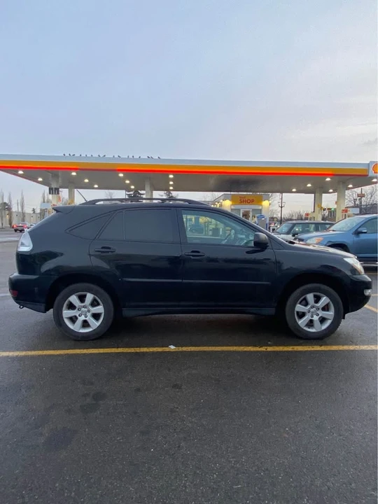 2004 Lexus RX 2nd Gen - Image 4 of 10
