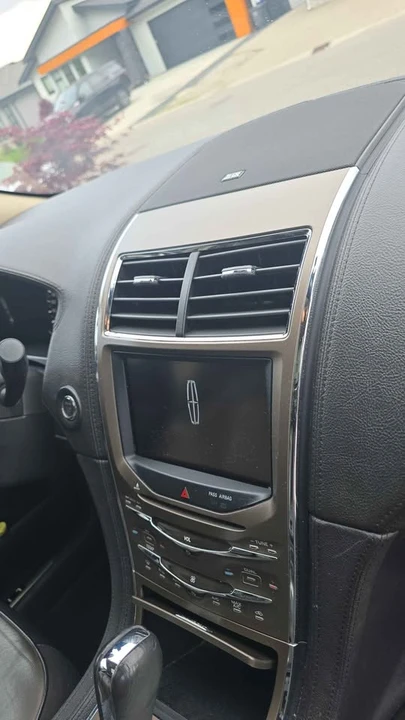 Lincoln MKX - Image 8 of 9
