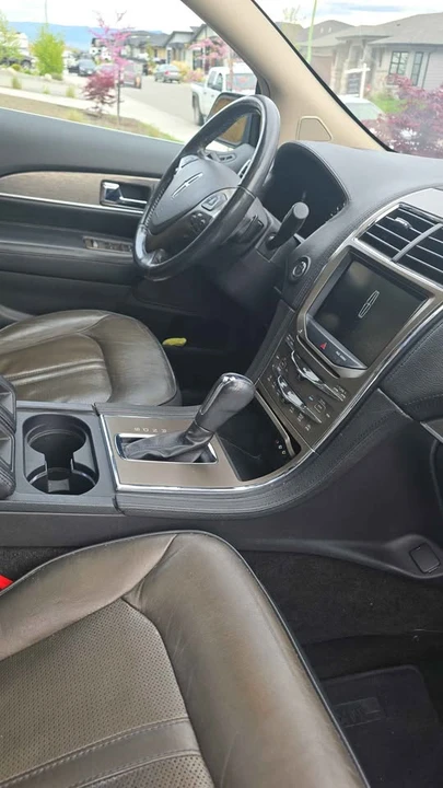 Lincoln MKX - Image 7 of 9
