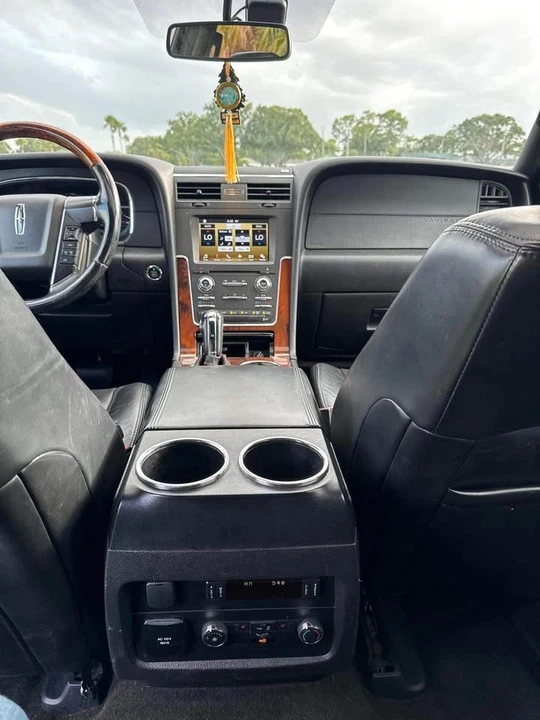 2016 Lincoln Navigator 3rd Gen - Image 9 of 10