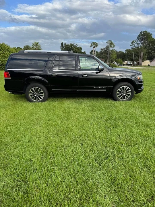 2016 Lincoln Navigator 3rd Gen - Image 3 of 10