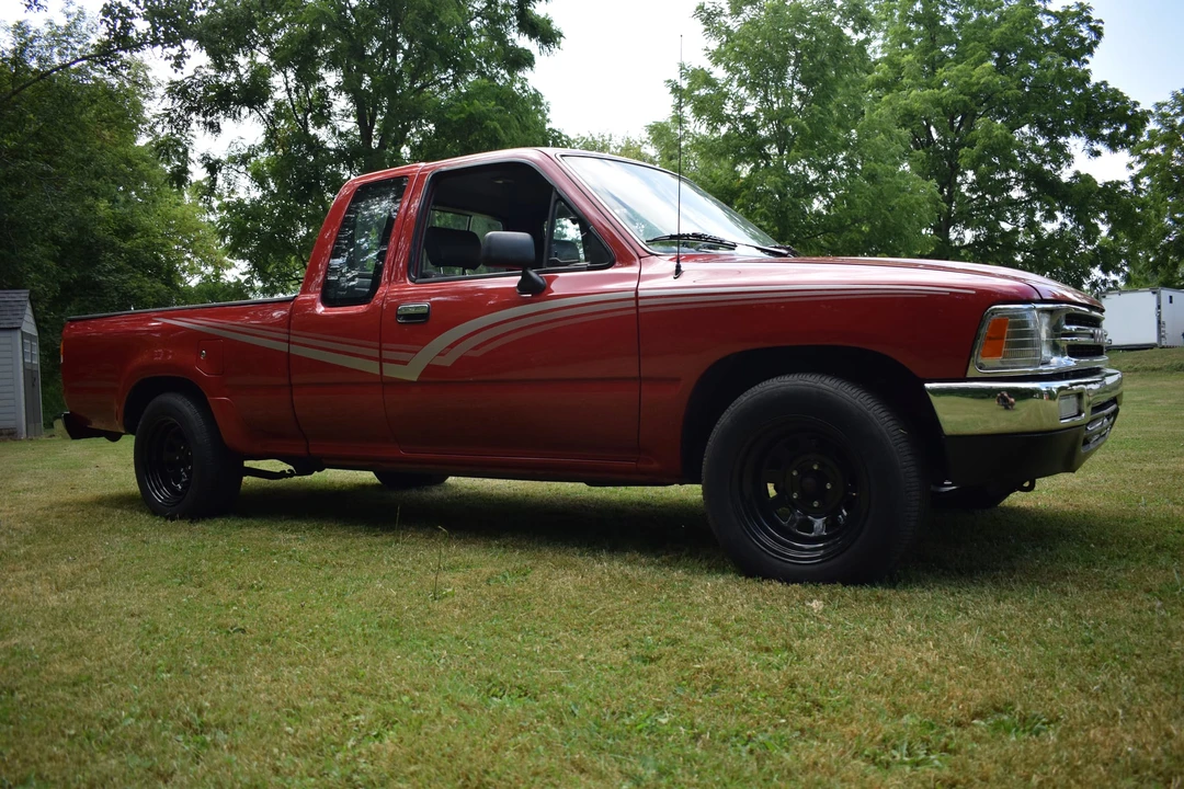 1989 Toyota Hilux 5th Gen - Image 14 of 31