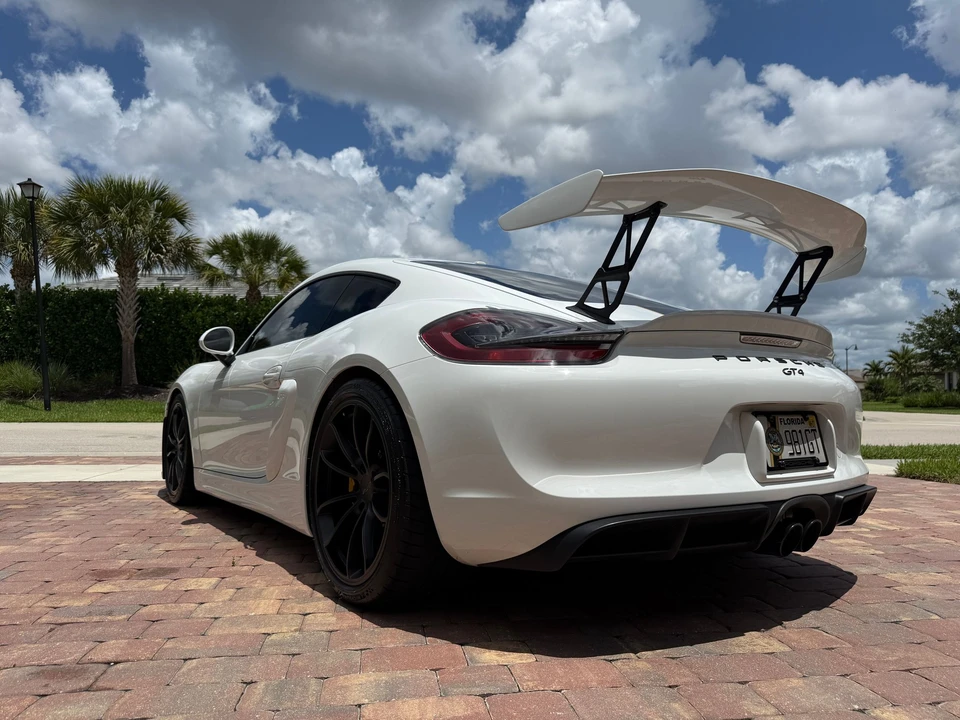 2016 Porsche 981 Cayman GT4 - Image 2 of 20
