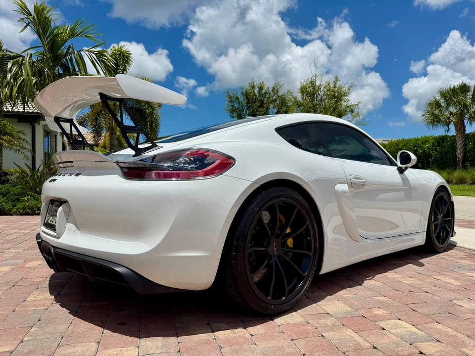 2016 Porsche 981 Cayman GT4 - Image 4 of 20