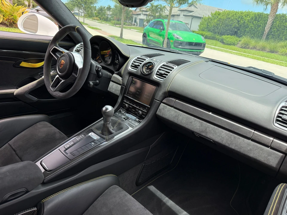 2016 Porsche 981 Cayman GT4 - Image 17 of 20